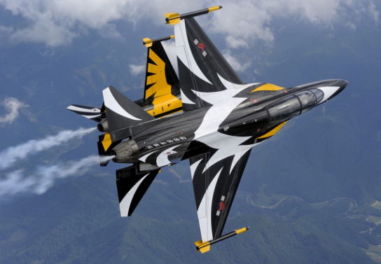 유럽 방산 시장의 지각변동: K-방산이 NATO 회원국을 사로잡은 ‘가성비와 신속성’ 전략 분석