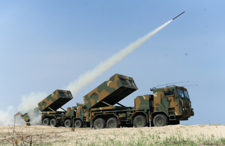 ‘패트리어트’와 ‘THAAD’: 탄도 미사일 요격 체계의 기술적 차이점 비교